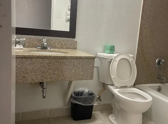 Regal 8 & Hotel 3*