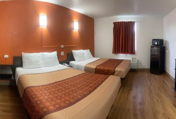 Hotel Regal 8 &