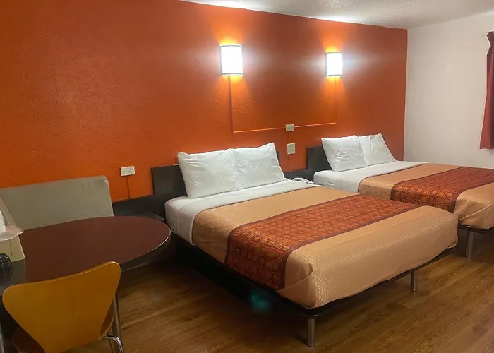 Regal 8 & Hotel 3*