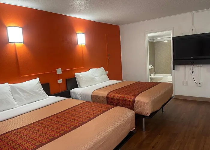 Hotel Regal 8 &