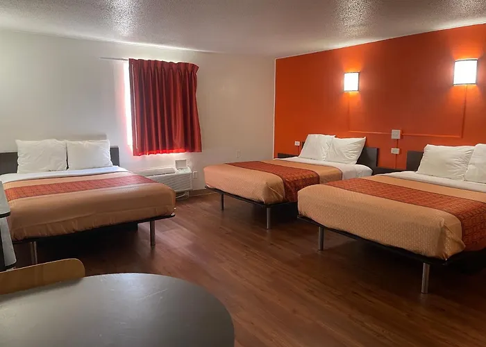 Regal 8 & Hotel Lincoln