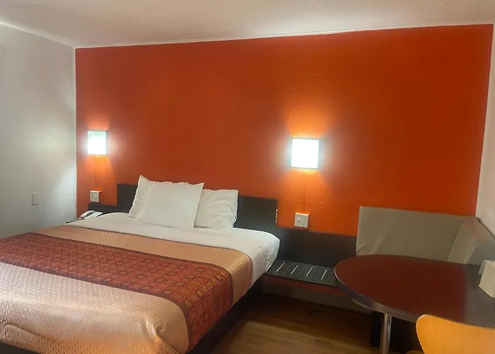 Hotel Regal 8 & Lincoln