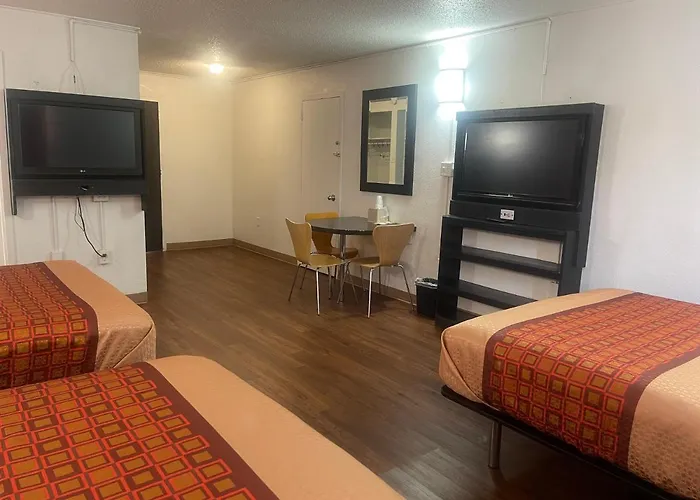 Regal 8 & Hotel 3*